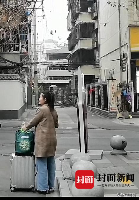 女子遇运毒陷阱入狱2个月:包中突然被翻出*品毒**,折成豆腐块的5块钱里有1.5克*粉白**