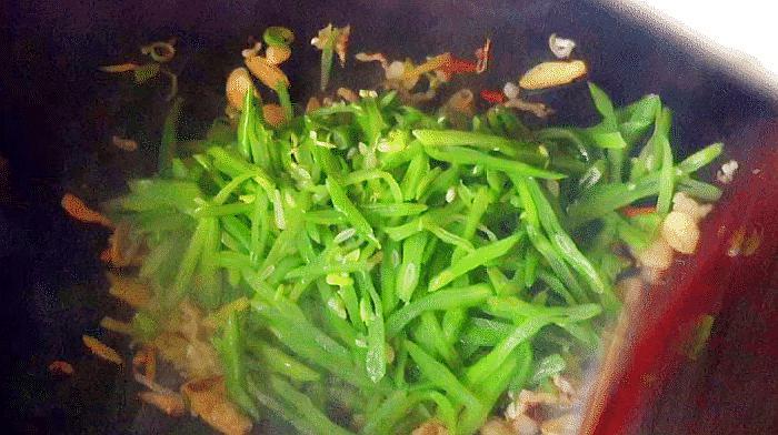 芸豆炒肉丝,很多人第一步没做对,芸豆不入味发黑,教你正确方法
