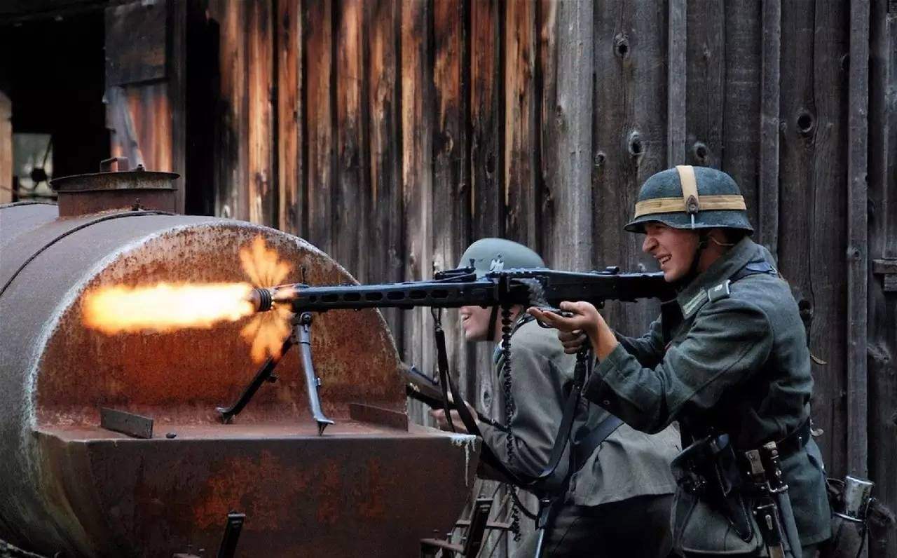 mg42通用机枪codm,mg42撕布机枪图片