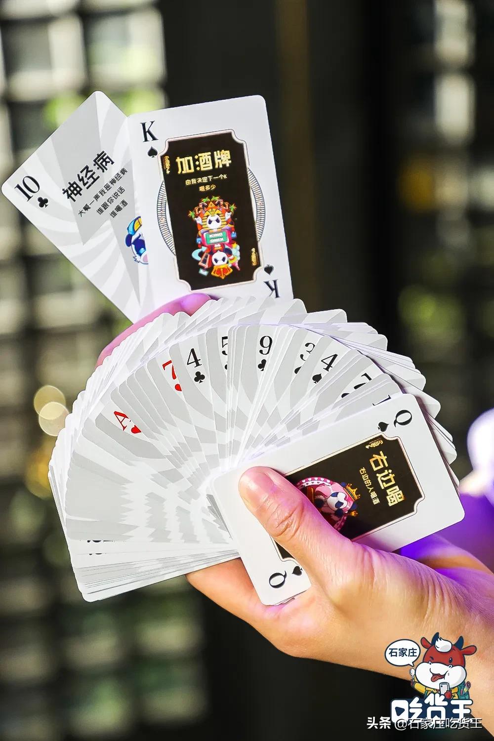 成都贰麻酒馆点啥酒,成都爆火的贰麻酒馆携手泸州老窖