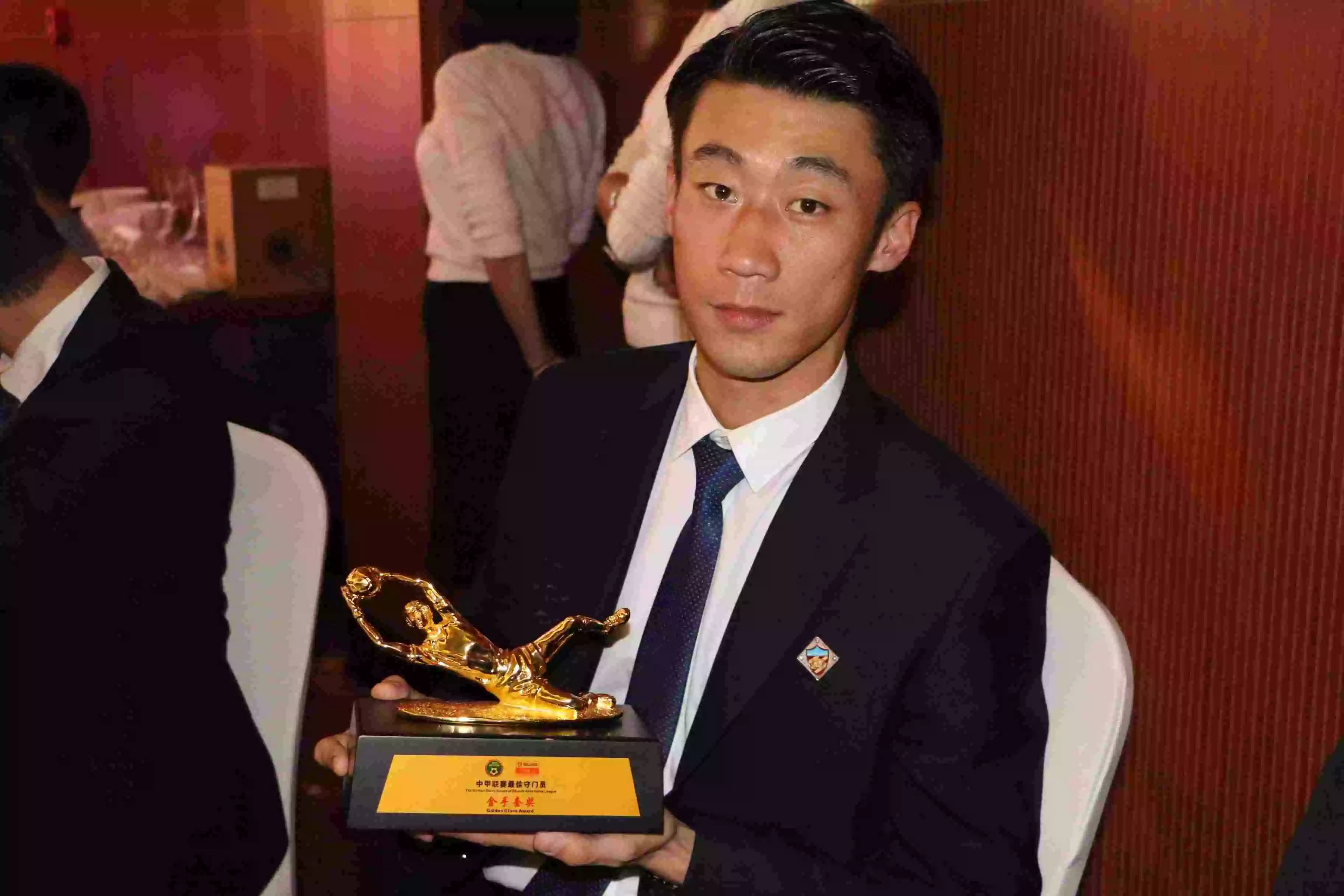 权健老板束昱辉还会投资足球吗,天津权健束辉