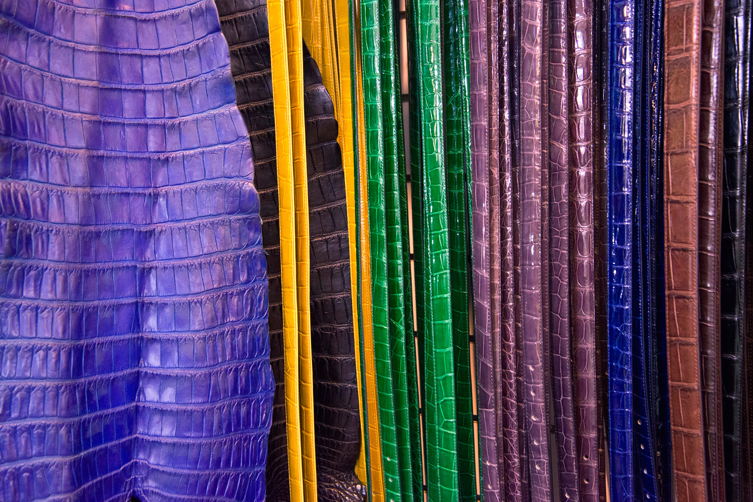 生产一个女包要多少钱,生产一个箱包的机器多少钱