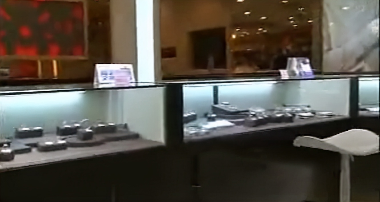 涓婃捣瑁搁捇璋冨寘浜嬩欢涓嬮泦,涓婃捣瑁搁捇璋冨寘浜嬩欢