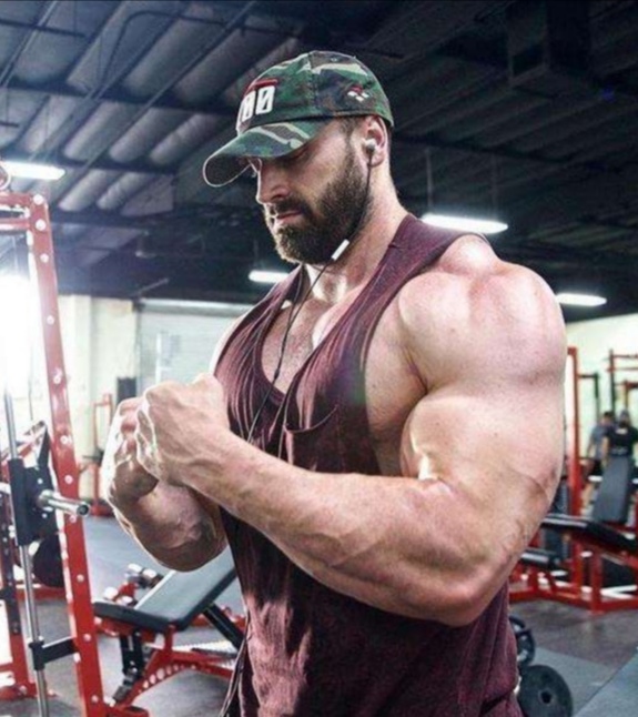 练肱三头肌能让手臂更加粗壮吗,手臂太粗显得胸肌太小