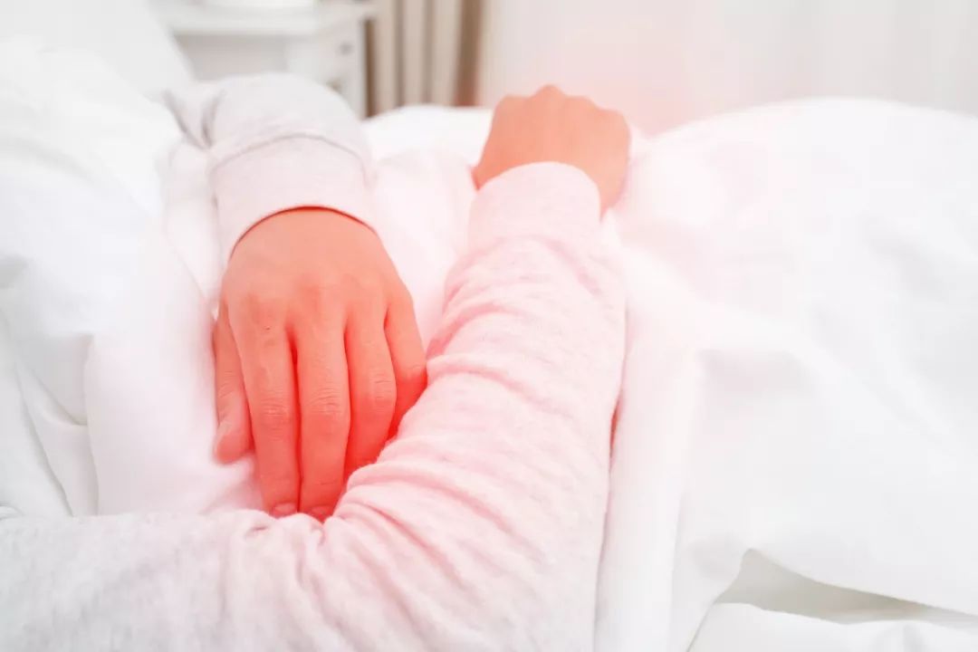 腹痛腹泻便血畏寒,下腹痛便血拉稀