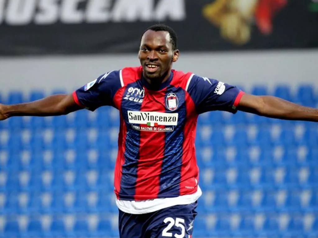 足坛历史第一空霸,中国足球十大空霸