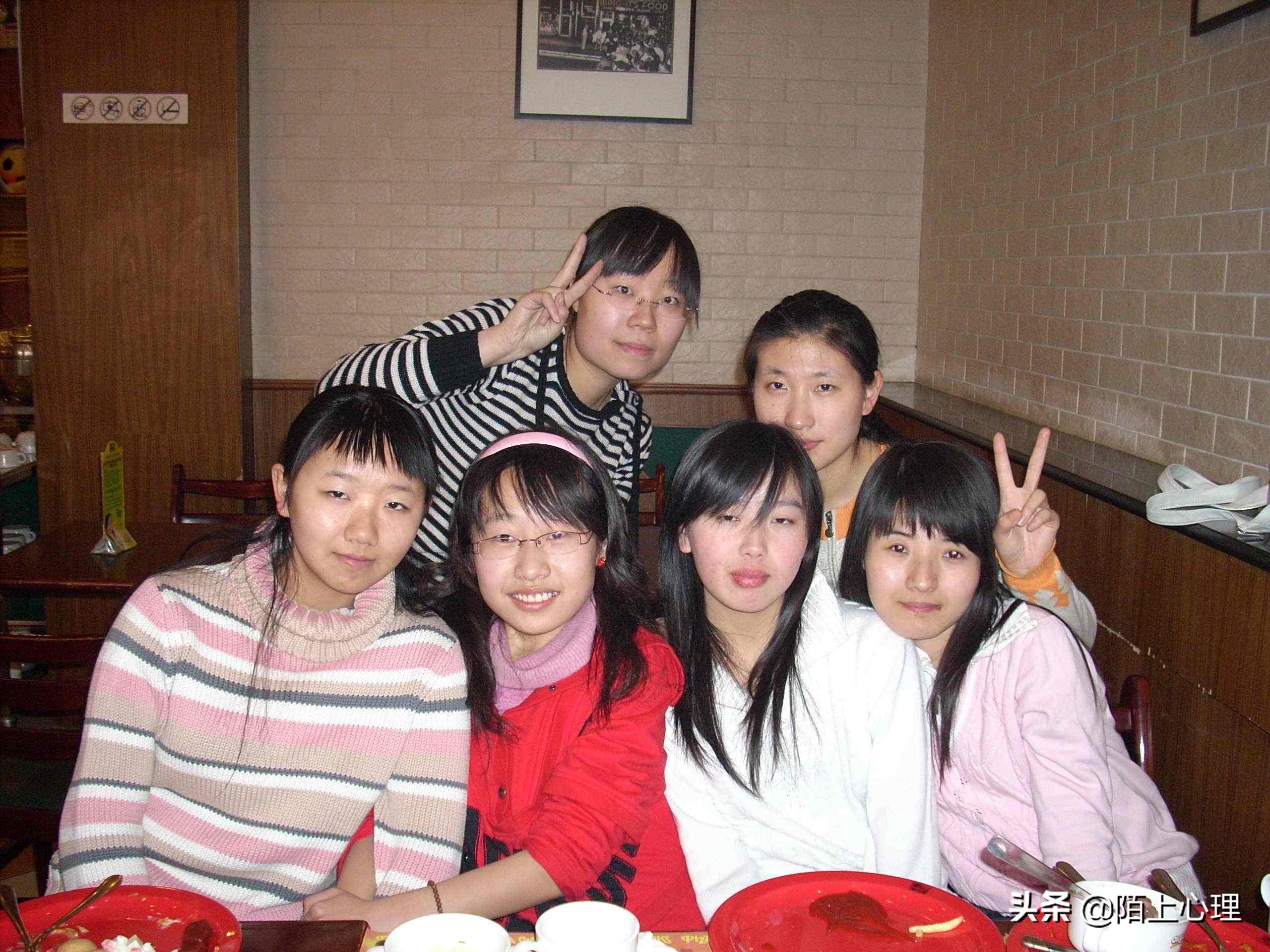 小学同学聚会哭成泪人,同学聚会发生的悲哀