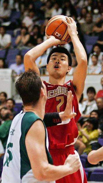 足球记者质疑王仕鹏,广东足球队王仕鹏