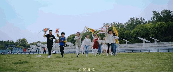 成长路上有书相伴宣传画,成长路上一路相伴