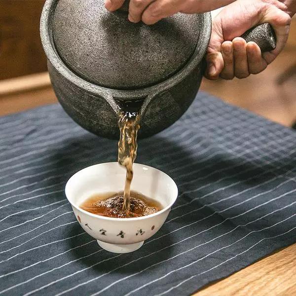 中药汤剂和免煎颗粒哪个好,中药代煎汤剂与免煎剂