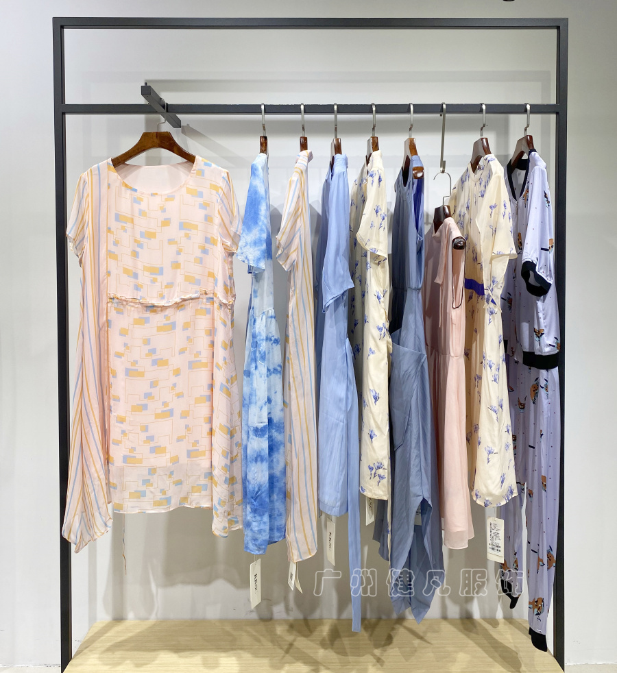 新手开女装店如何寻找货源,品牌女装折扣店怎样选货源