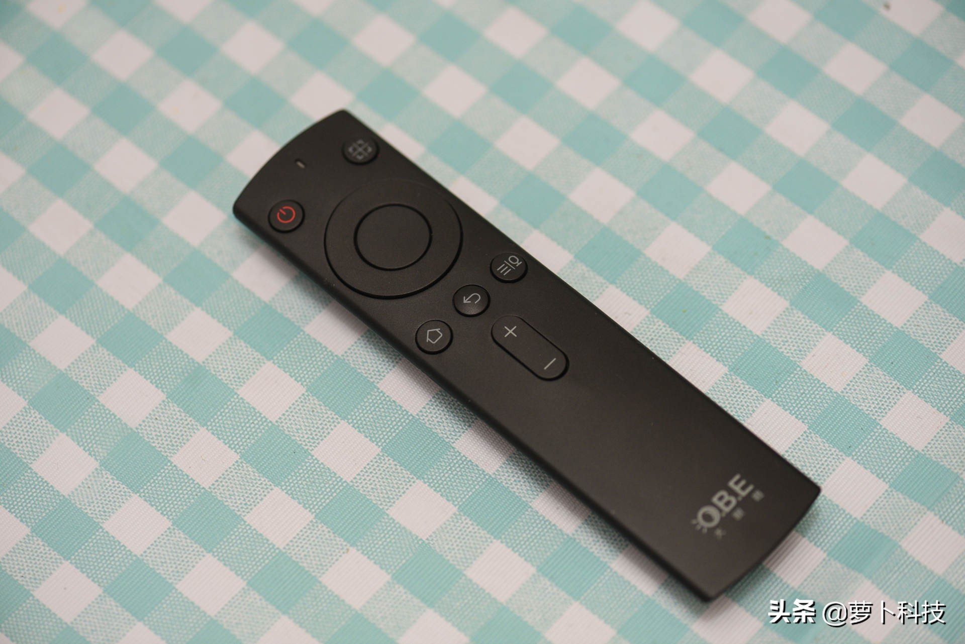 家用投影评测大眼橙,极米z8x用什么投影幕布比较好