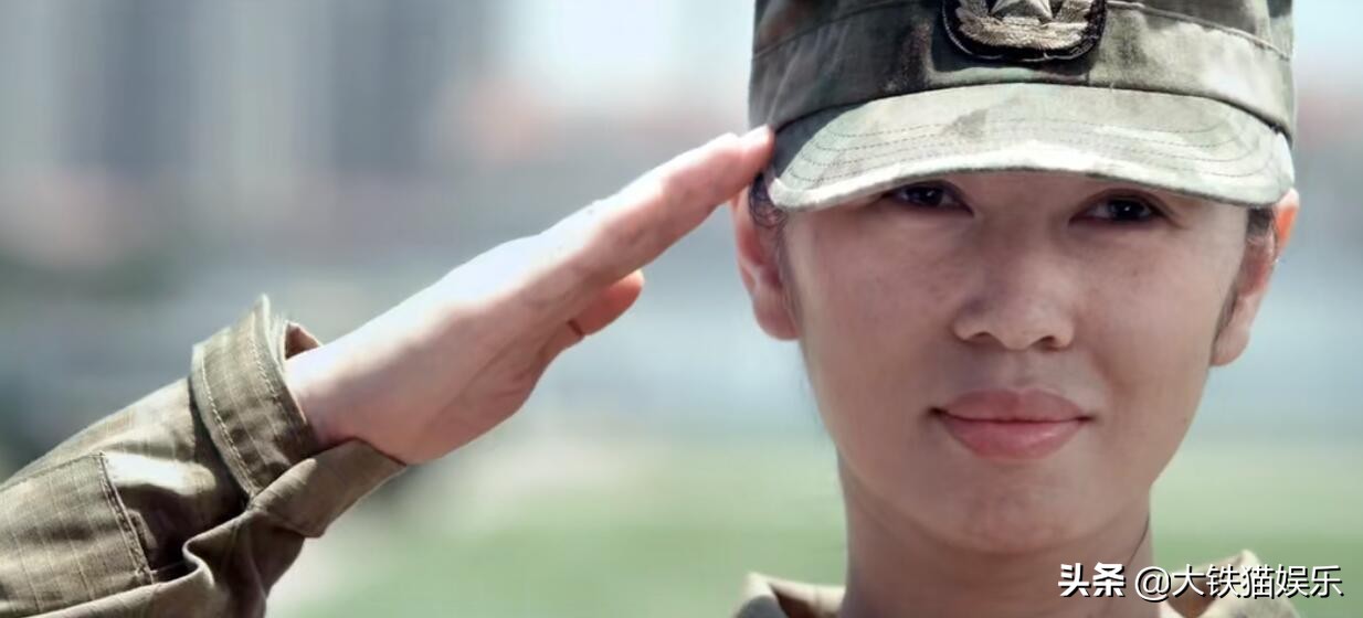 矫揉造作就别演军旅剧了，这8位女星告诉你，什么叫飒爽军人气质