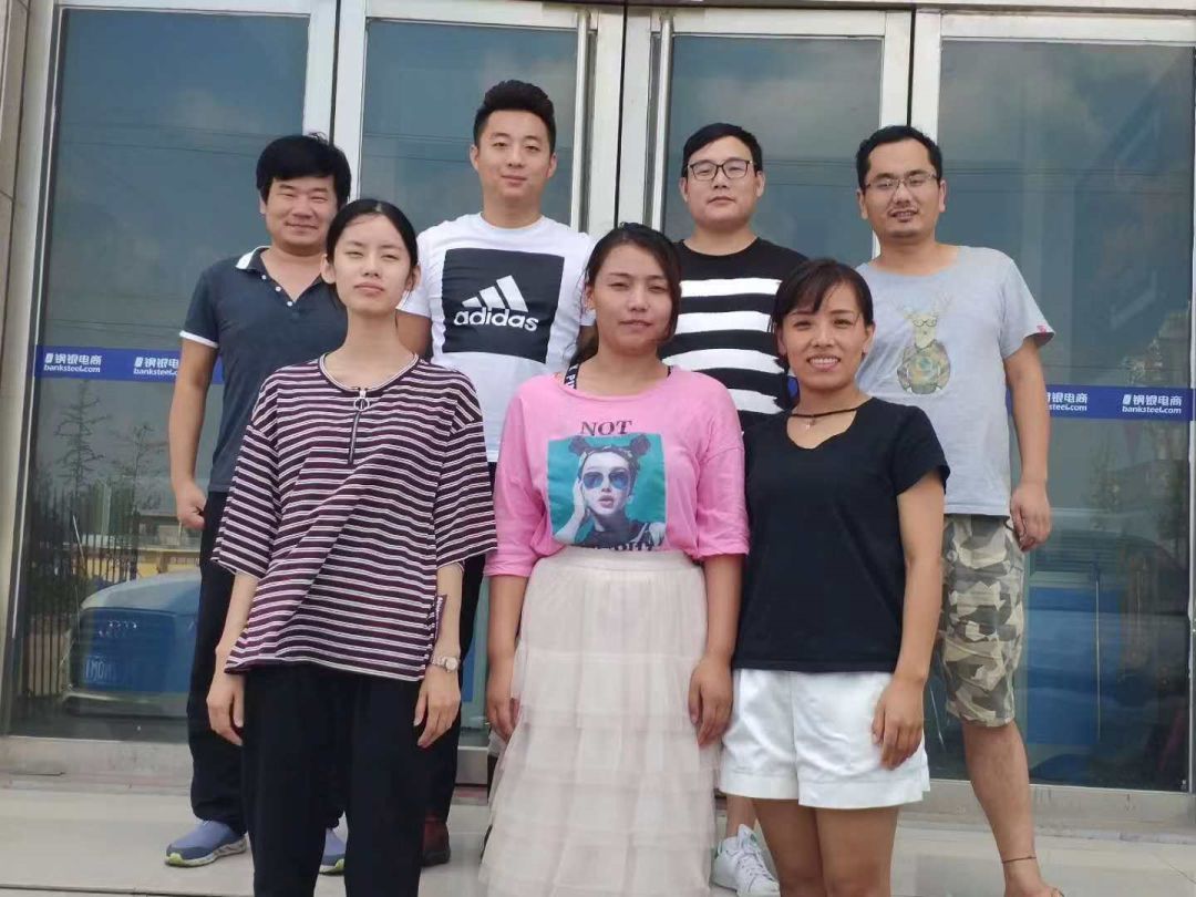 这个音乐系毕业的90后钢银业务员有点不一般！