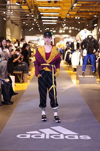 阿迪达斯ozweego春季新款,阿迪达斯新品来袭