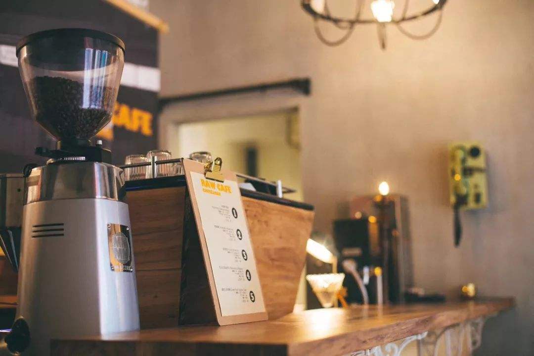 没有咖啡店的城市是没有灵魂的,没有书店的城市没有灵魂