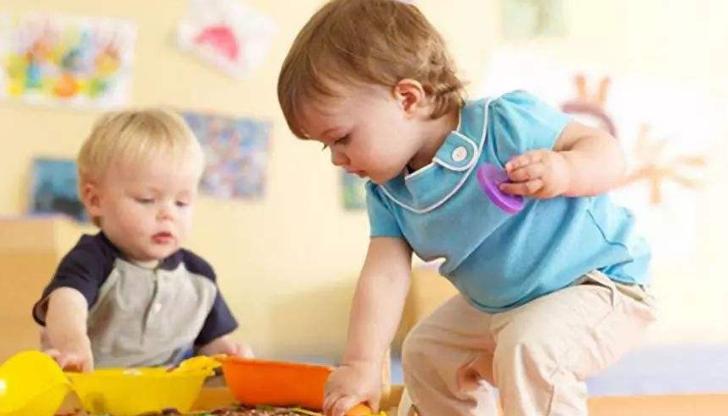 当孩子出现偷东西的行为怎么处理,孩子开始偷东西了家长该怎么做