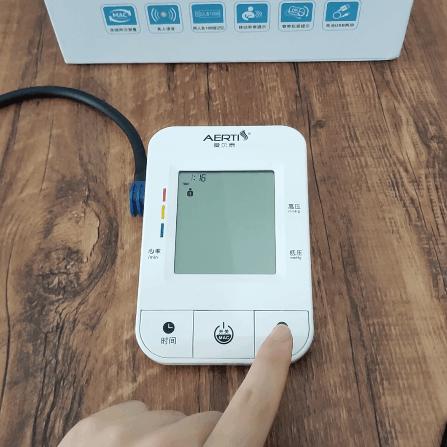 中老年好搭档,家用语音全自动手腕式电子血压计