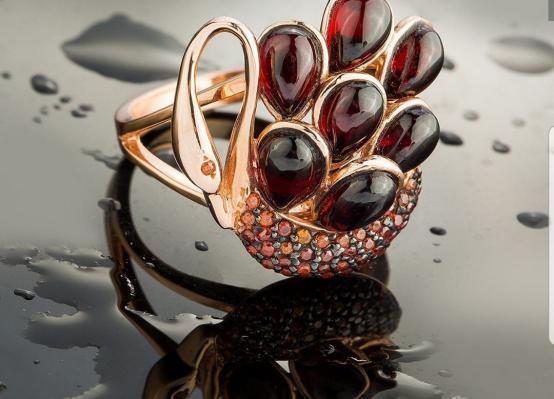 黄金饰品可以和什么饰品搭配,黄金饰品搭配技巧和方法图片