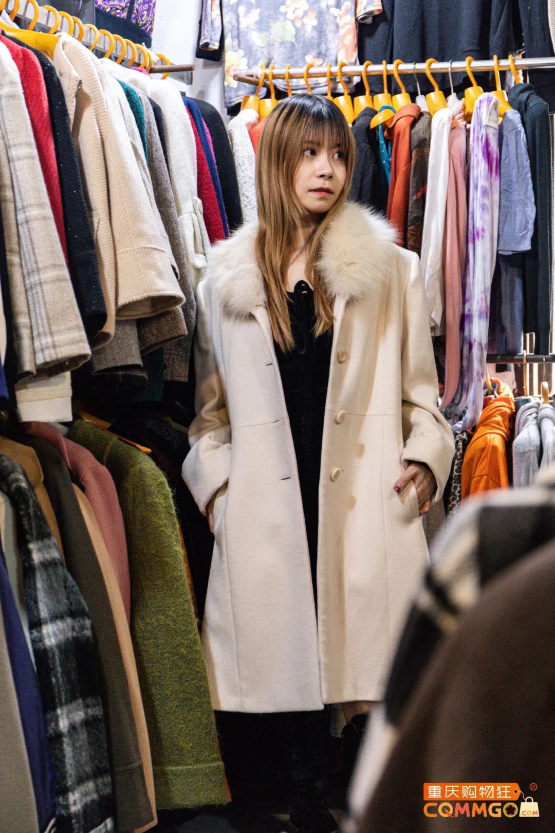 解放碑一层楼卖衣服,解放碑二手衣服市场