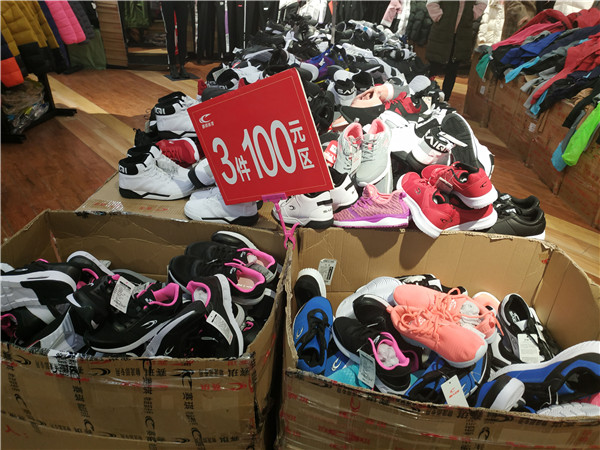 晋江鞋都安踏,福建晋江李宁安踏运动鞋