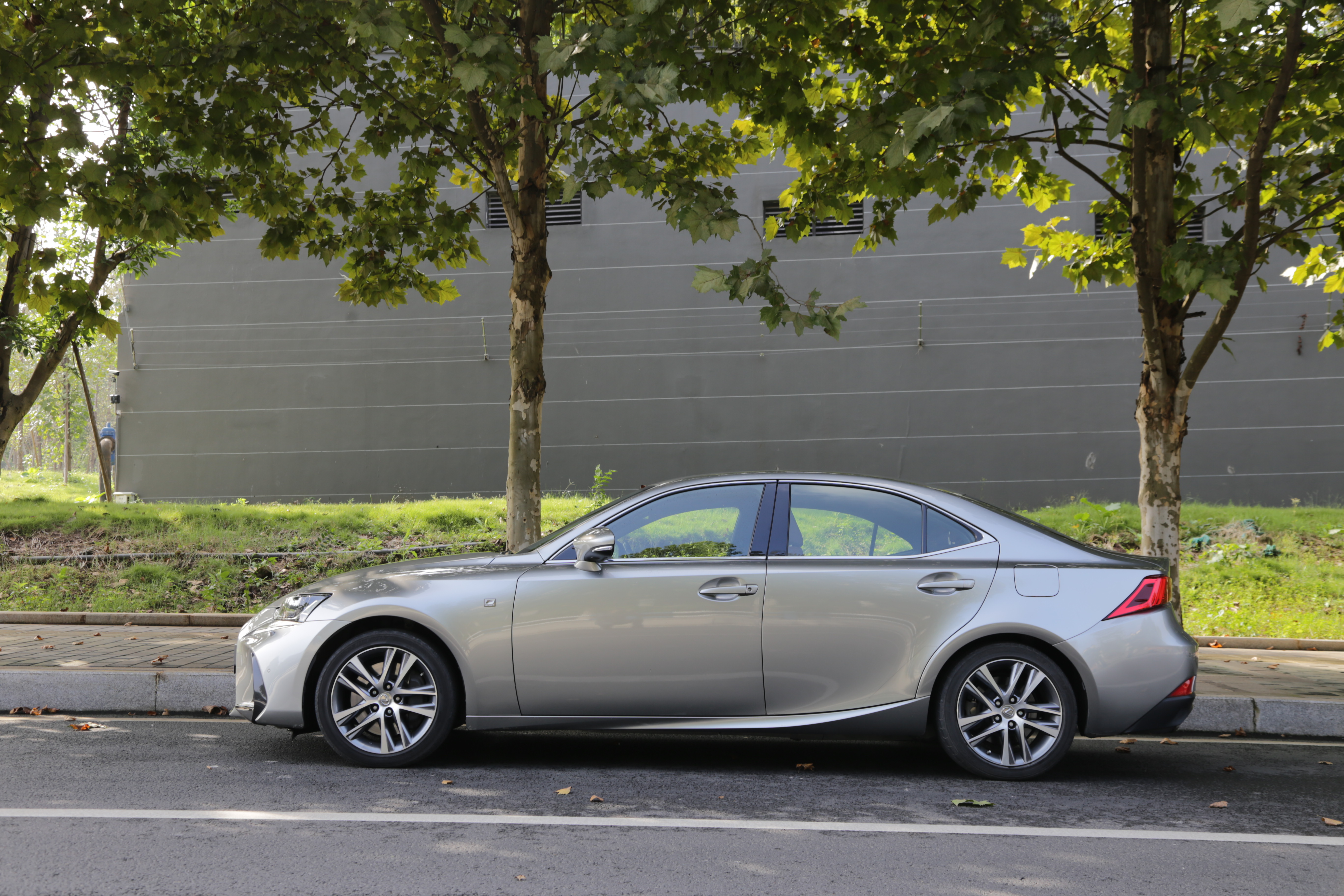 雷克萨斯IS300体验报告：我没法再做一个“肉人”