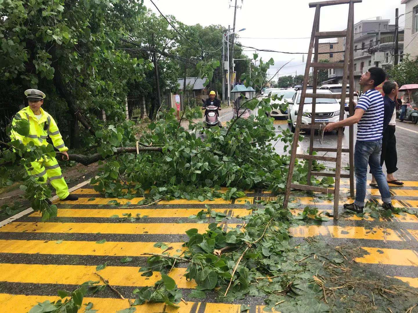【我为群众办实事】江西景德镇:暴雨天“逆流”而上的瓷都公安