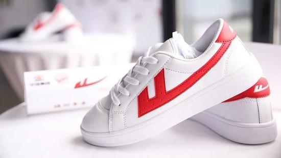 潮得都快不认识了，这还是回力吗？