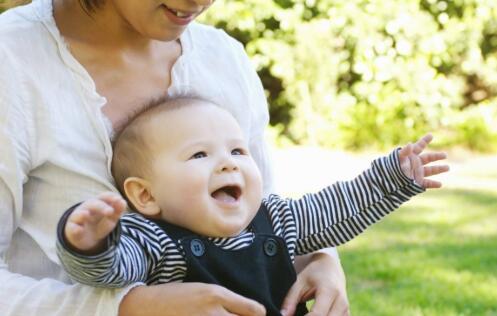 新生婴儿湿疹的护理及处理,新生儿宝宝长湿疹怎么办
