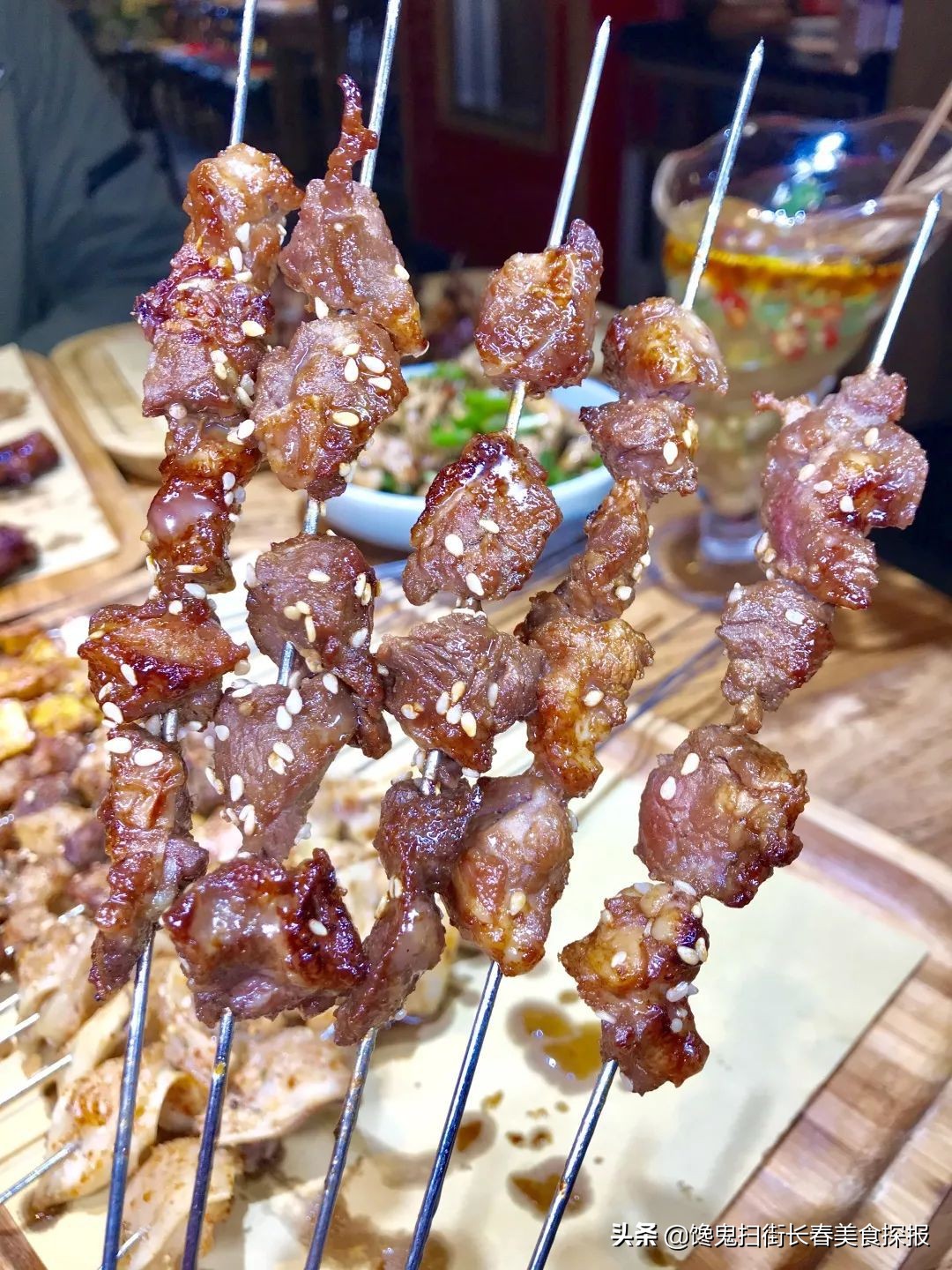 二道老厂区奇店。鹅的一切,全都炭火烤。烤鹅脖大锤抡