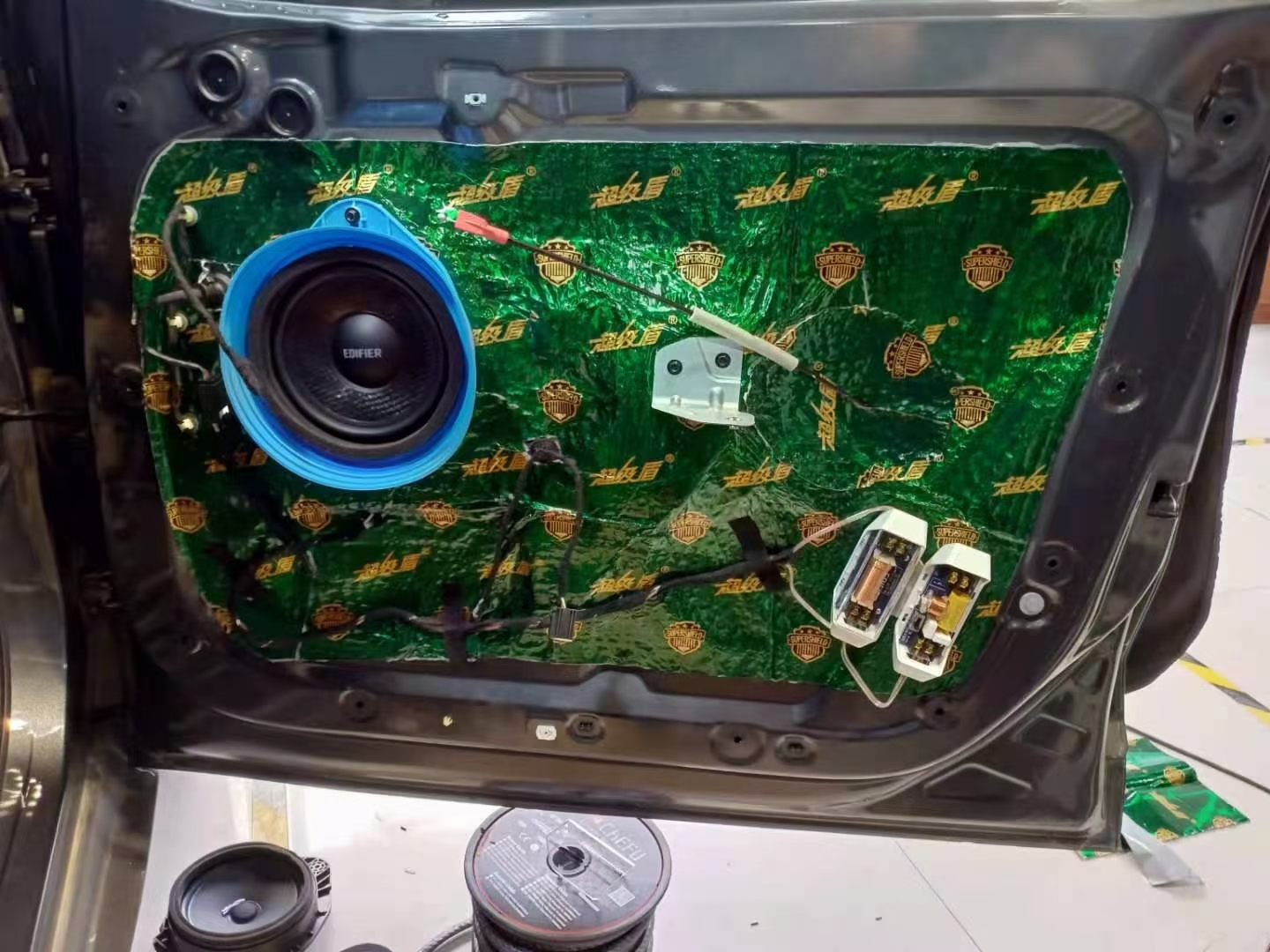 雪佛兰探界者音响改装案例,雪佛兰沃兰多升级车灯