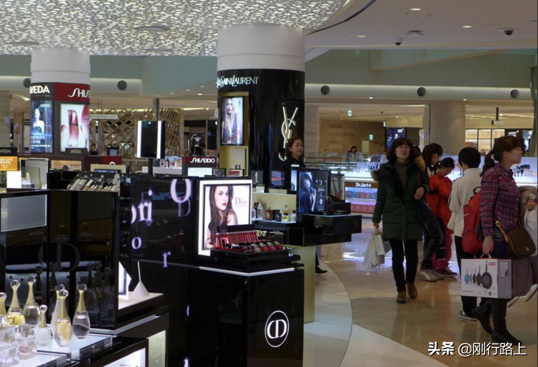 当一度热门的韩国游开始冷却以后,却带火了中国代购