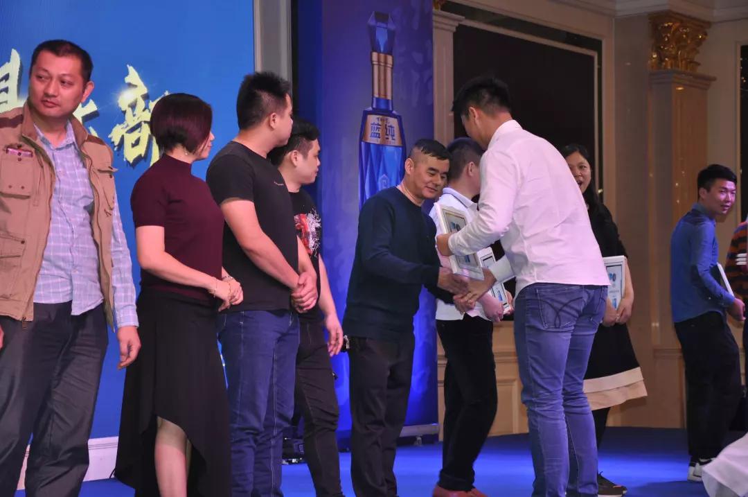 让一部分人先富起来取得了成功,让一部分人先富起来视频