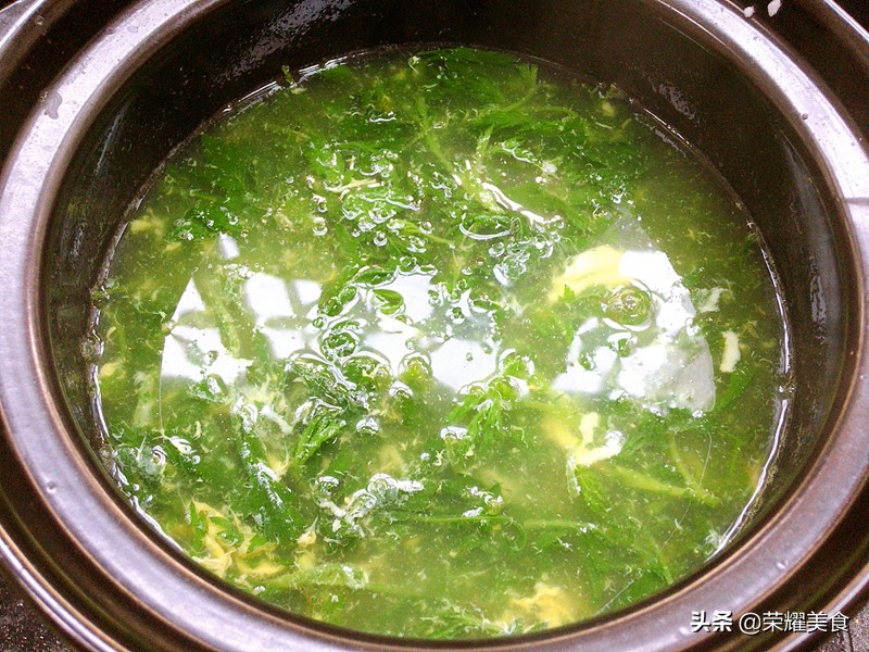 艾草煎鸡蛋汤在家10分钟就可以做,艾草煮鸡蛋汤做法和功效