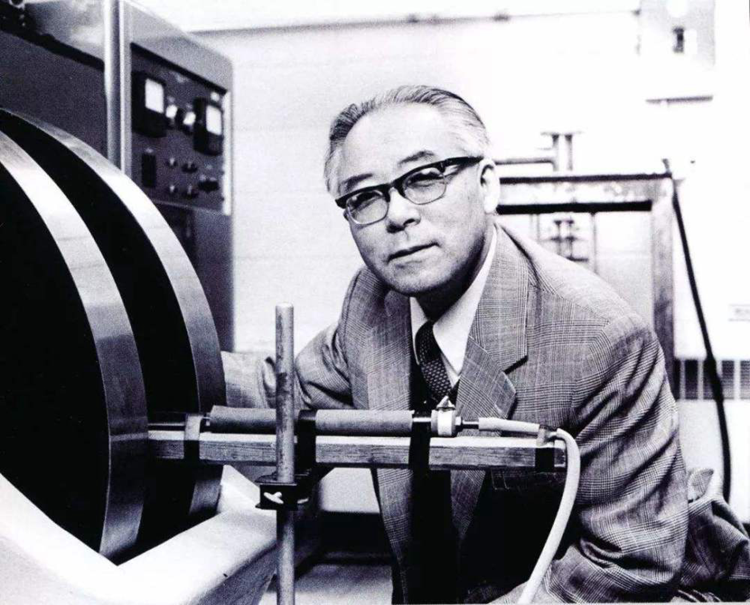 科学家卢氏兄弟，哥哥教中国专家造原*弹子**，弟弟帮美国人造战斗机