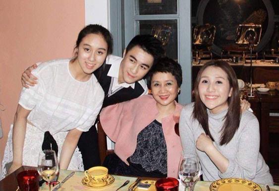 何超盈过往恋情,何超盈爱情史