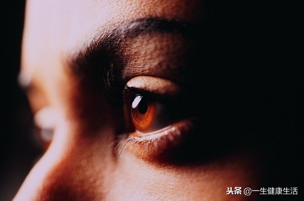 眼皮一直跳是不是有好事发生,眼皮跳就会有好事或者坏事发生