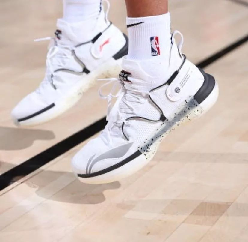 林书豪黄蜂配色战靴,林书豪12年球鞋