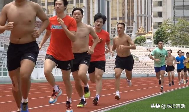 马龙樊振东刘国梁,刘国梁樊振东军装照