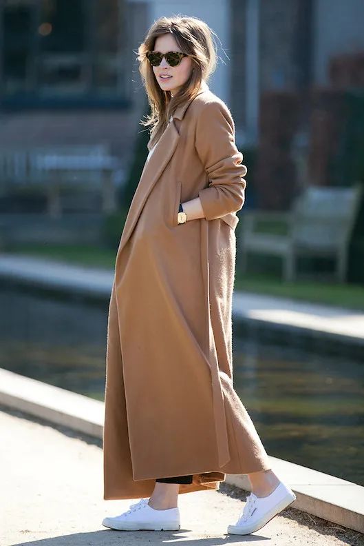 驼色大衣多种风格穿搭攻略,驼色大衣的高级感穿搭示范