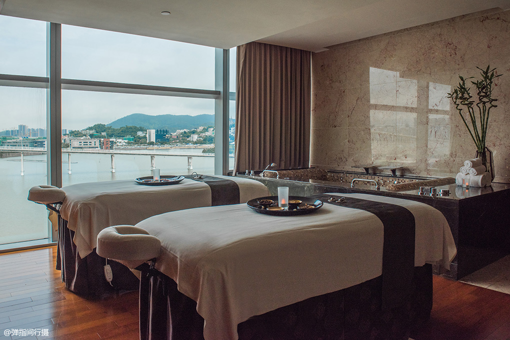 细品光彩琉璃中的东方韵味，澳门旅居的奢雅华贵尽汇于此