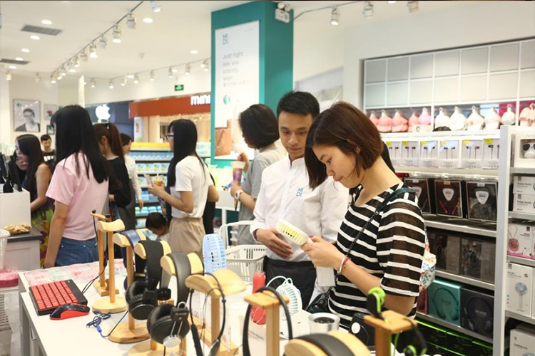 电商冲击下零售业实体店转型发展,未来几年实体店和电商哪个有优势