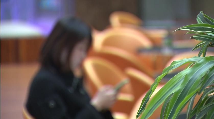 欲哭无泪女生,女子买飞机票骗300万