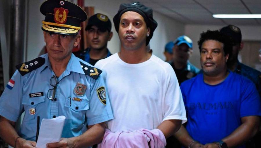 令人唏嘘39岁的小罗复出踢球,160万美金让小罗重新恢复自由