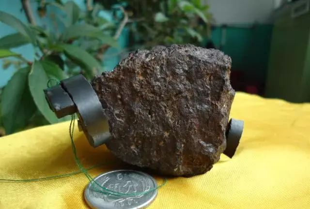 石头和陨石的区别,陨石和石头怎么区分