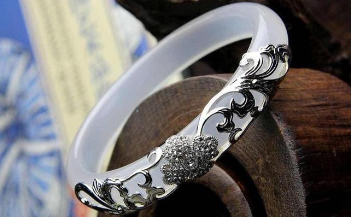 玉镯养护方法,做一个玉手镯