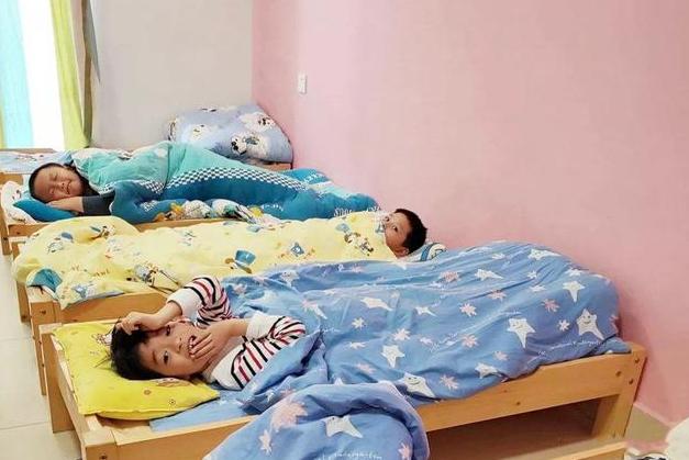 每当午睡孩子就失眠？别忽视3方面的调整，午睡意义很重要