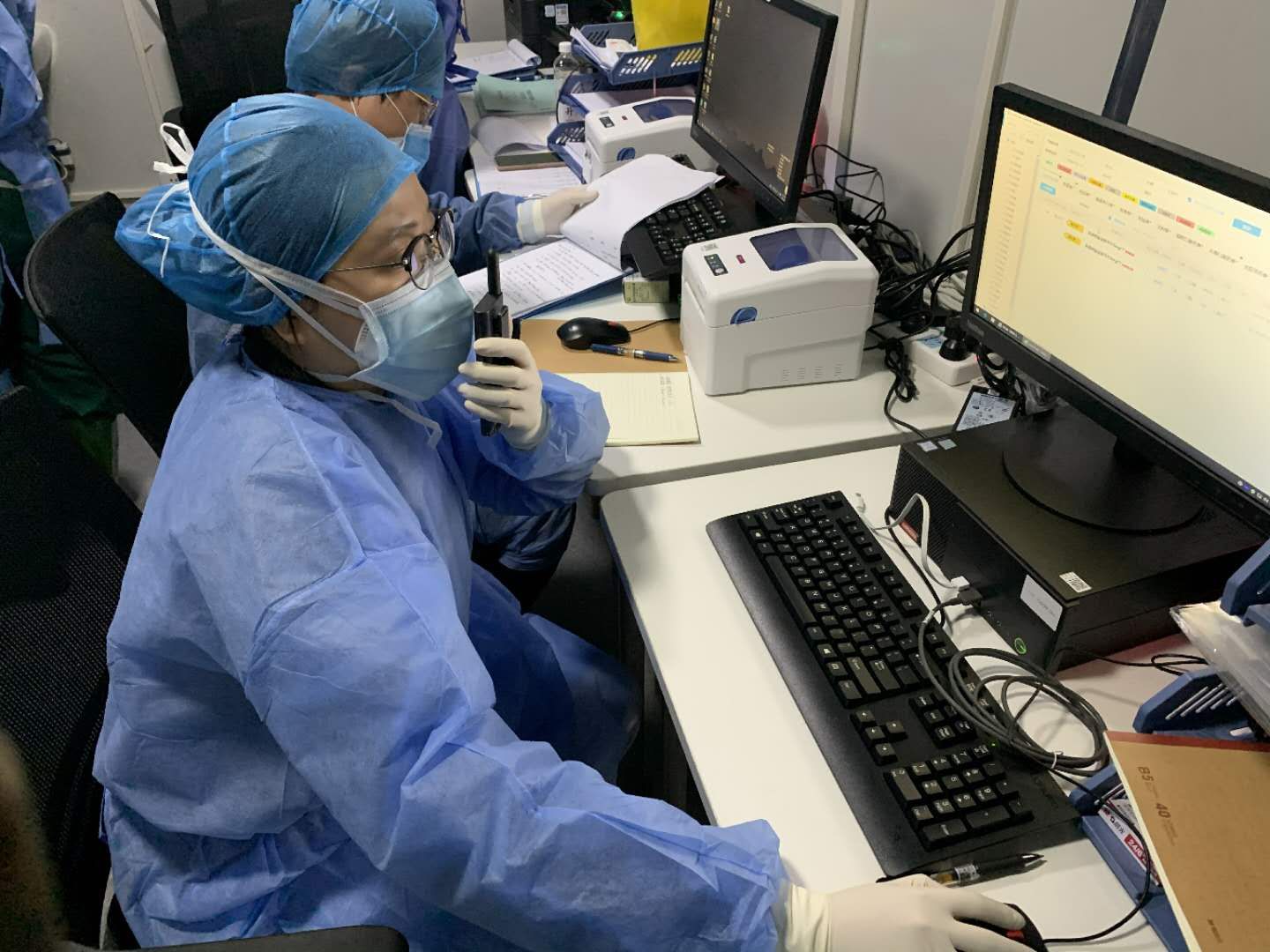 连线工作在雷神山医院的锦州二医院郑艾琳