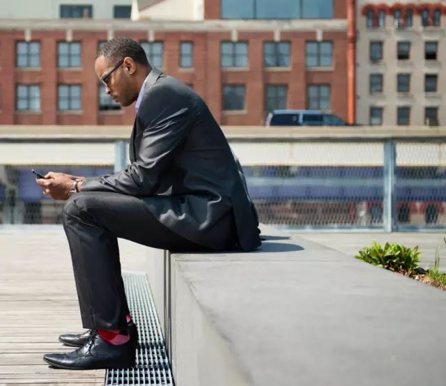 西裤磨亮了怎么办,西裤后面磨亮了