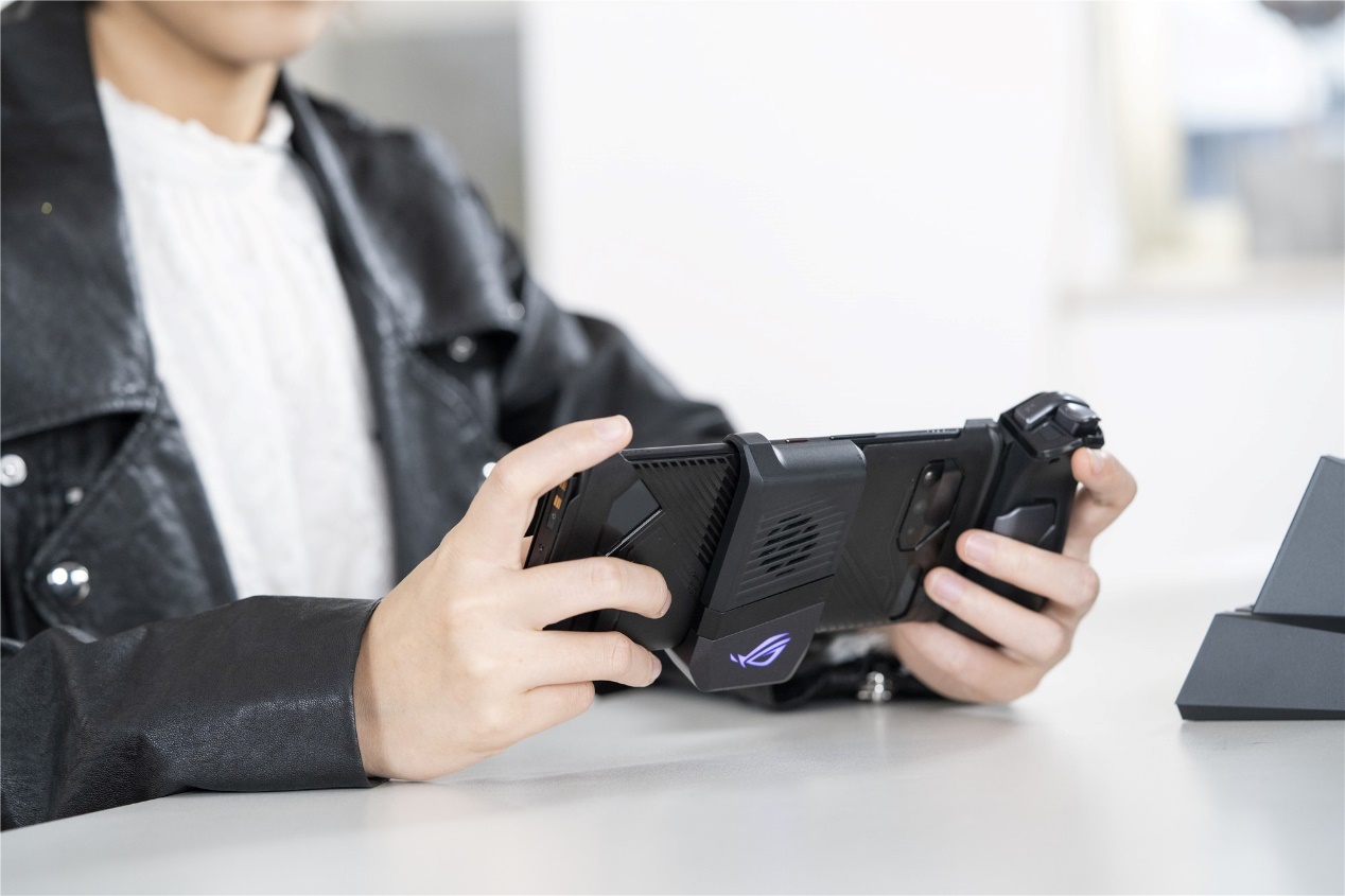 买游戏送箱子,买手机送游戏装备